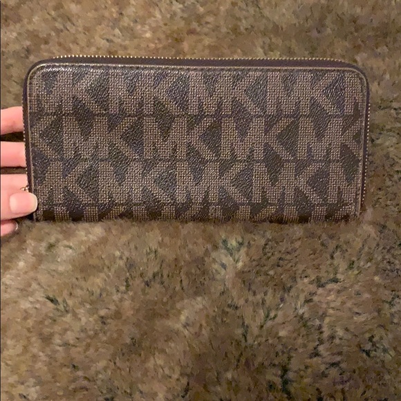 Michael Kors Handbags - Michale Kors brown zip wallet